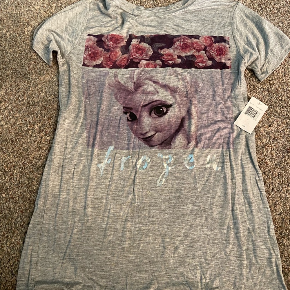Adult small Disney’s Elsa Gray t-shirt with tags